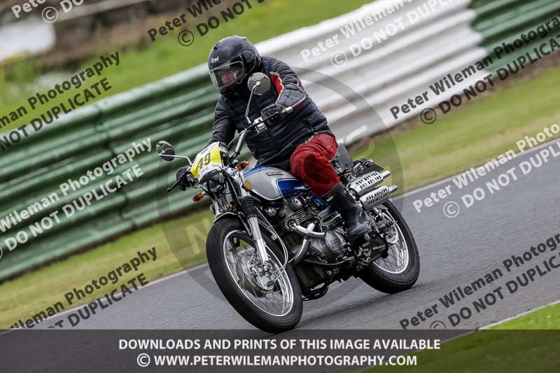 Vintage motorcycle club;eventdigitalimages;mallory park;mallory park trackday photographs;no limits trackdays;peter wileman photography;trackday digital images;trackday photos;vmcc festival 1000 bikes photographs